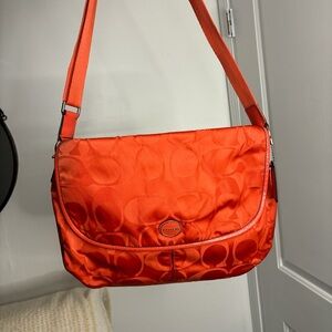 COACH Signature Nylon Messenger
F77490 VTG